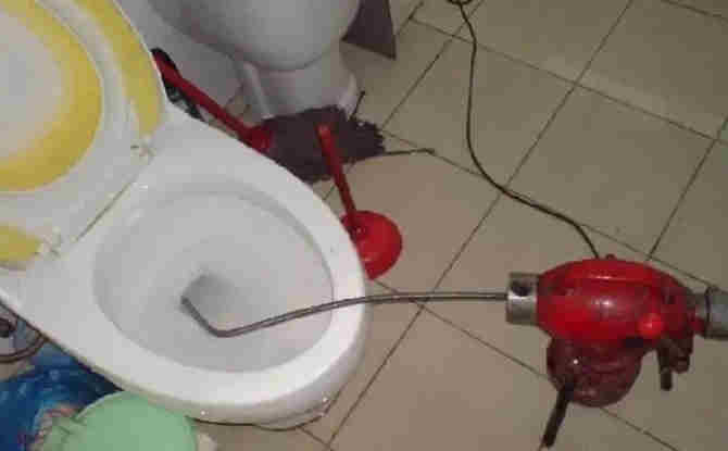 汤原马桶通下水